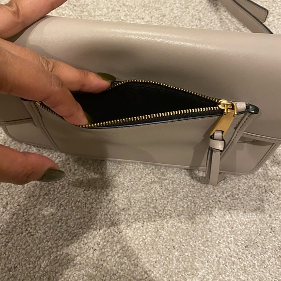 Marc Jacobs Large Madison Taupe Crossbody Shoulder Bag! - Picture 2 of 9